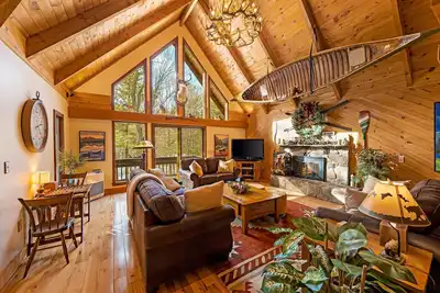 Image de Luxury meets Rustic- Beautiful Lodge 1. 9 miles from Whiteface-Ev charger