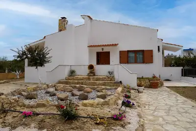 Image de Peaceful & comfortable Villa close to the beach!