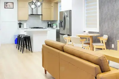 Image de Brand-new 4 Br, family-friendly duplex is your home away from home in Vancouver!