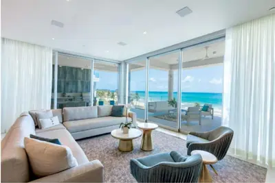 Image de Gorgeous Ocean Drive Condo at the St. Regis Bahia Beach