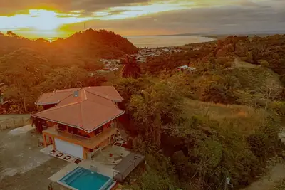 Image de Spectacular views of mountains And Pacific-10 min from beach