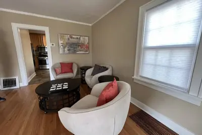 Image de Freshly renovated home in a vintage neighborhood