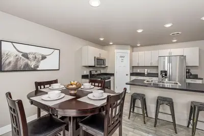 Image de Delightful, new townhome downtown