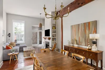 Image de Iconic Charleston condo near Market St – walk to restaurants & galleries