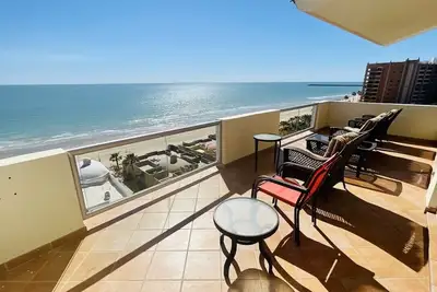Image de Las Palmas Resort at Sandy Beach: Condo Grande-705