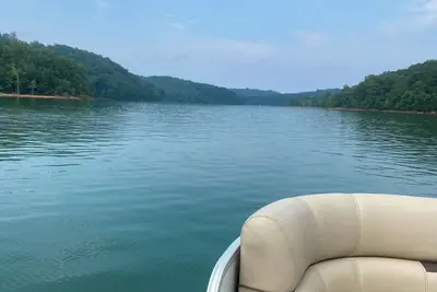 Image de Very beautiful mountain and lake scenery. Wild life all around