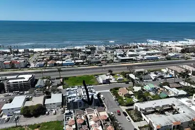 Beautiful Tuscan Inspired Home - Ocean view rooftop terrace- 8 min walk to the beach! !