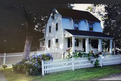 Image de Quaint Cottage w/ Ac; Walk to Beach & Park w/ Pickleball, Large Yard,