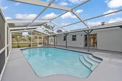 Image de Stunning Vacation House with Pool Near Beach