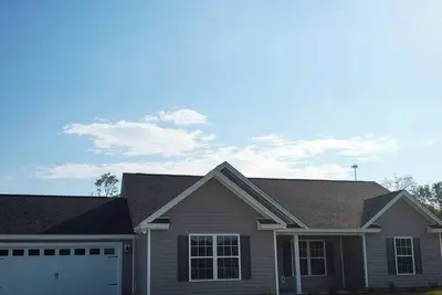 Image de Spacious 3 Br home w/screened in porch -- Close to North Mrytle!