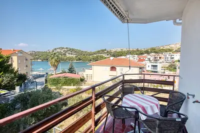 Image de Appartement de deux chambres prés de la plage Zaboric, Sibenik (A-20082-d)