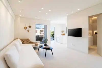 Image de 2bd Boho Sea View Apartment by The Olon