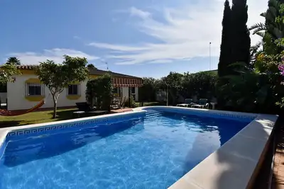 Location de vacances charmante et confortable  avec piscine privée à Chiclana de la Frontera, Andalousie, Espagne pour 8 personnes