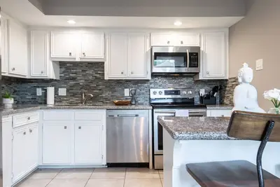 Image de Your Montrose Collective! Sleeps 12\/6br\/4ba\/4pa