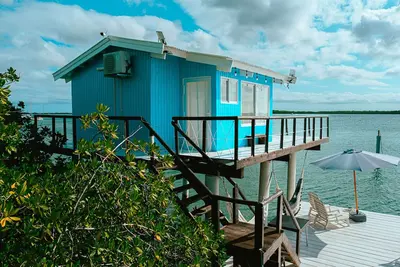 Image de A Cabin On a Pier
