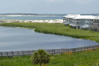 Image de Gorgeous Enclosed Balcony Unit! 1 Free Beach Chair Set Up Daily!