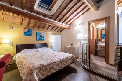 Image de Appartement dans un hôtel \"Maison d'hôtes Montepulciano\" avec Wi-Fi et climatisation.