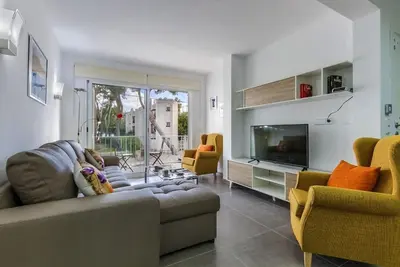 Image de Appartement \"Assimetric\" avec vue sur les montagnes, Wi-Fi et climatisation.