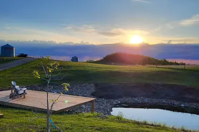 Image de The Deck House. Private, Countryside Getaway Hot tub-Plunge pool- Sauna-Theatre