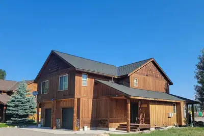 Image de Sunshine Station - 3 bedroom Winthrop Townhouse