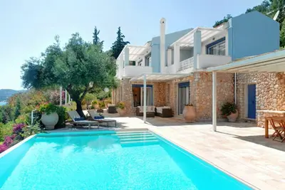 Image de Stylish beachfront group of 3 independent villas with infinity pools!
