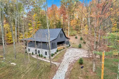 Image de Luxurious cabin, sleeps 15 | The Woodford