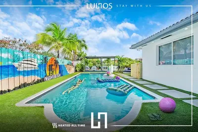 Image de Villa Azure Haven: Heated Pool, Beach & Mini Golf