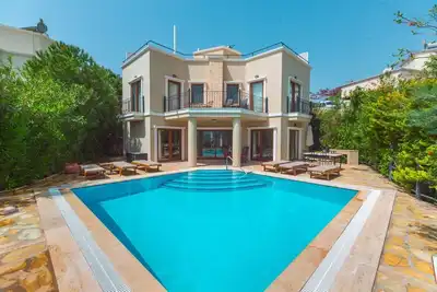 Image de Beautiful and stylish detached villa offering fantastic sea views.