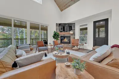 The Jack | Luxurious Whiskey Cabin