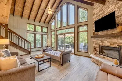 Image de The Sacred Space Chalet by Innsbrook Vacations!