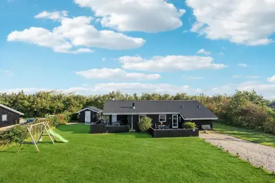 Image de Superbe maison à Tarm avec sauna