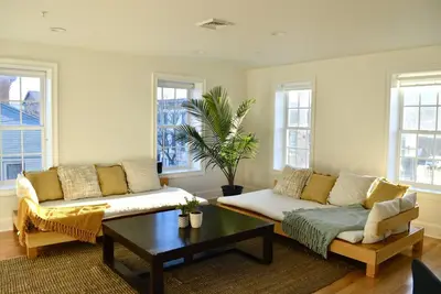 Image de Spacious Warren St. apt in the heart of Hudson