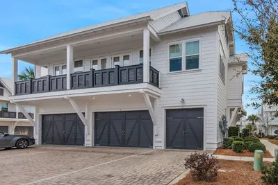 Prominence 30a Close To Pool Directly Across From Hub