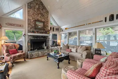 Image de Lake House Retreat on Beautiful Canandaigua Lake Sleeps 12