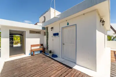 Image de Beach front, full house 7 rooms and kitchen