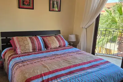 Image de Welcoming villa within five minutes of the beach.