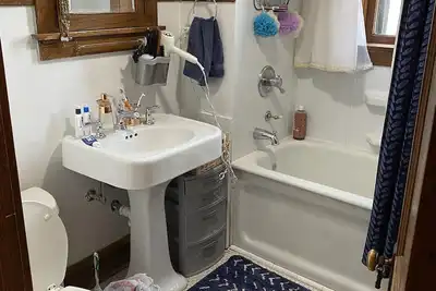 Image de Charming historic apartment 2 blocks from Iron Ore Heritage Trail