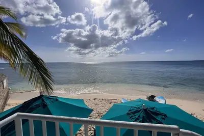 Image de \nGreat Value! ! Oceanview 3 bedroom condo on 7-mile beach.
