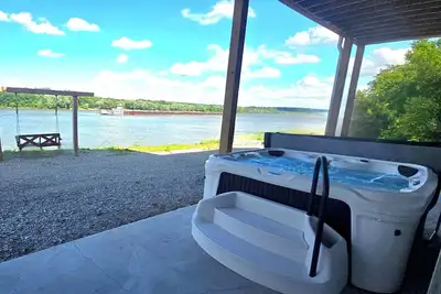 Image de Rollin on the River: Riverfront, Hot Tub, Creation Museum, Ark, Ski, Sleeps 15