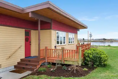 Image de Whidbey Waterfront Retreat- Fireplace - Steps to Beach - Bird Watching