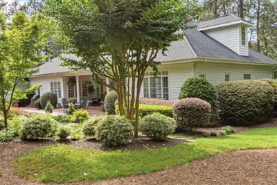 Image de Old Town Gem, beautiful walk to the village home.