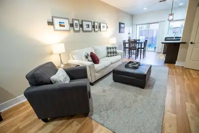 Image de Top of the line Townhome with two primary ensuite bedrooms.