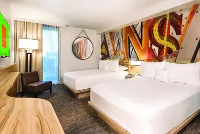 Image de Two Queen Room at a 4⭐️ Hotel