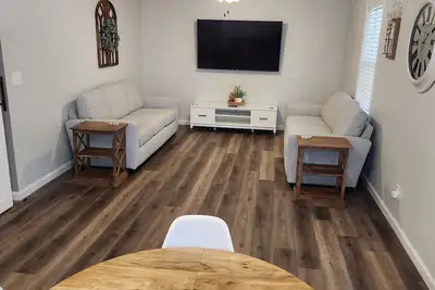 Image de Beautiful creekside home near Uiuc