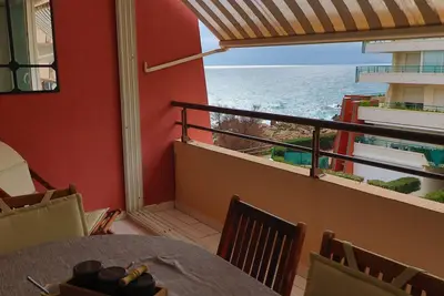 Charmant T2 climatisé avec loggia et cabine à Sète