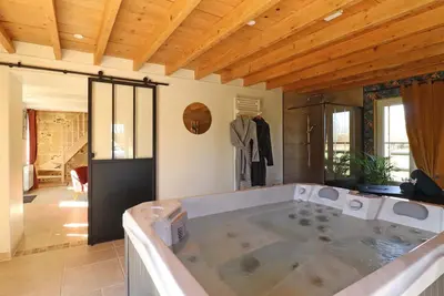 Image de Maison indépendante avec spa, jardin privatif en Normandie