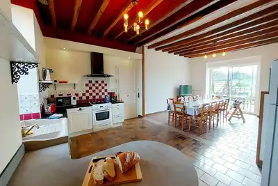 Image de Gîte spacieux avec étang privé et jeux à Saint-Aubin-du-Désert