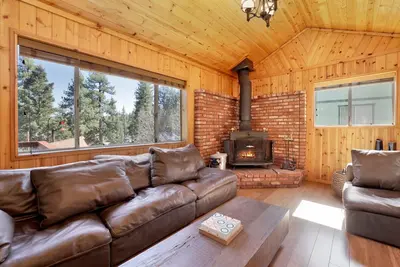 Image de Fawnskin Pines Relaxing Mountain Cottage