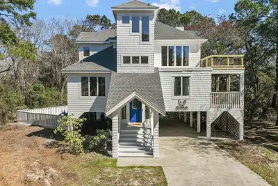 Image de Dog Friendly beachhome with own pool &hot tub view of sound 5min walk from beach