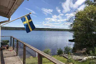 Image de Idyllic Swedish vacation home in a dream location directly on the lake, south of Gothenburg